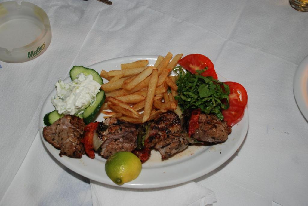 Socrates Apartmens & Restaurant ميلاتوس المظهر الخارجي الصورة