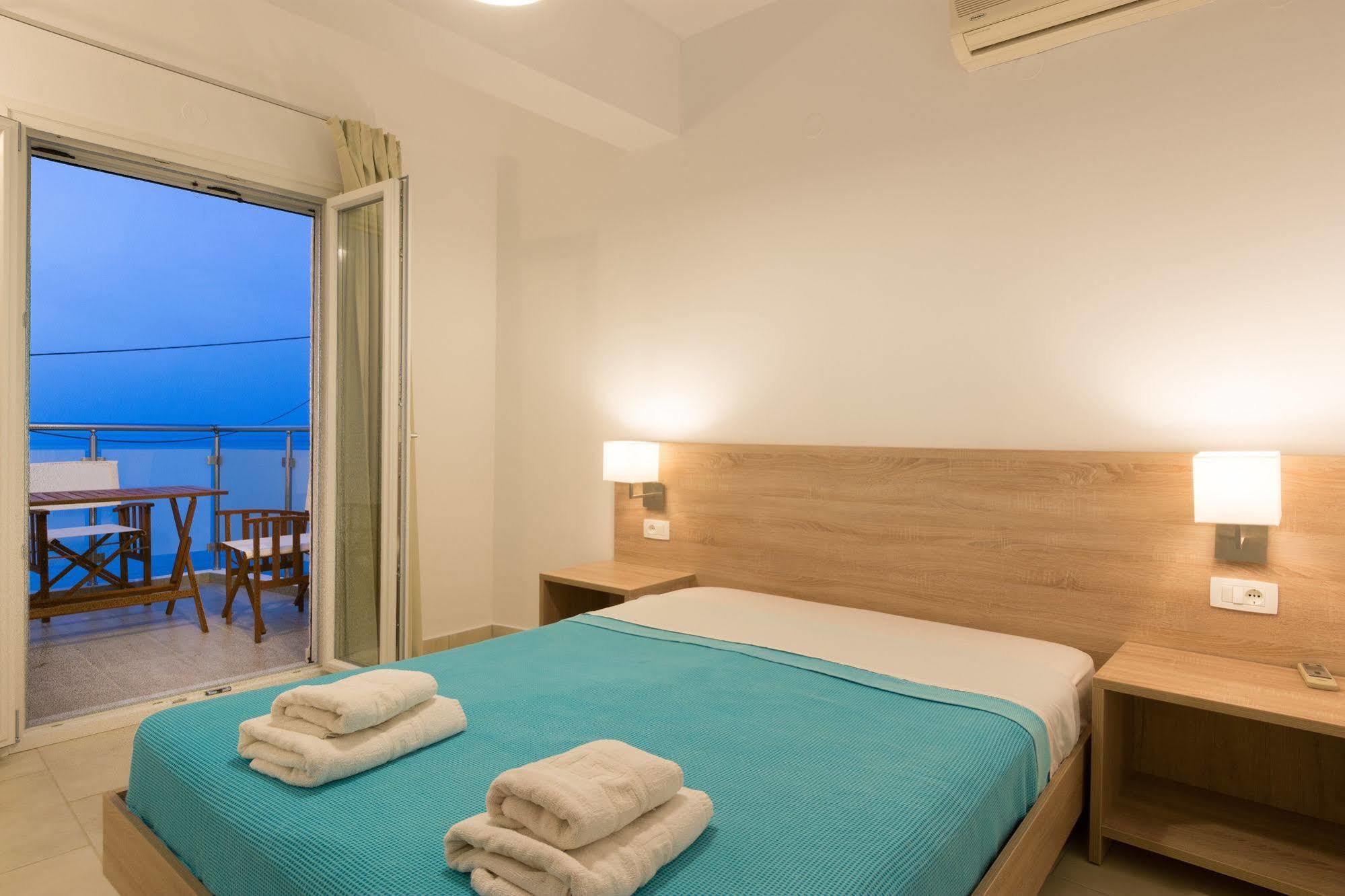 Socrates Apartmens & Restaurant ميلاتوس المظهر الخارجي الصورة