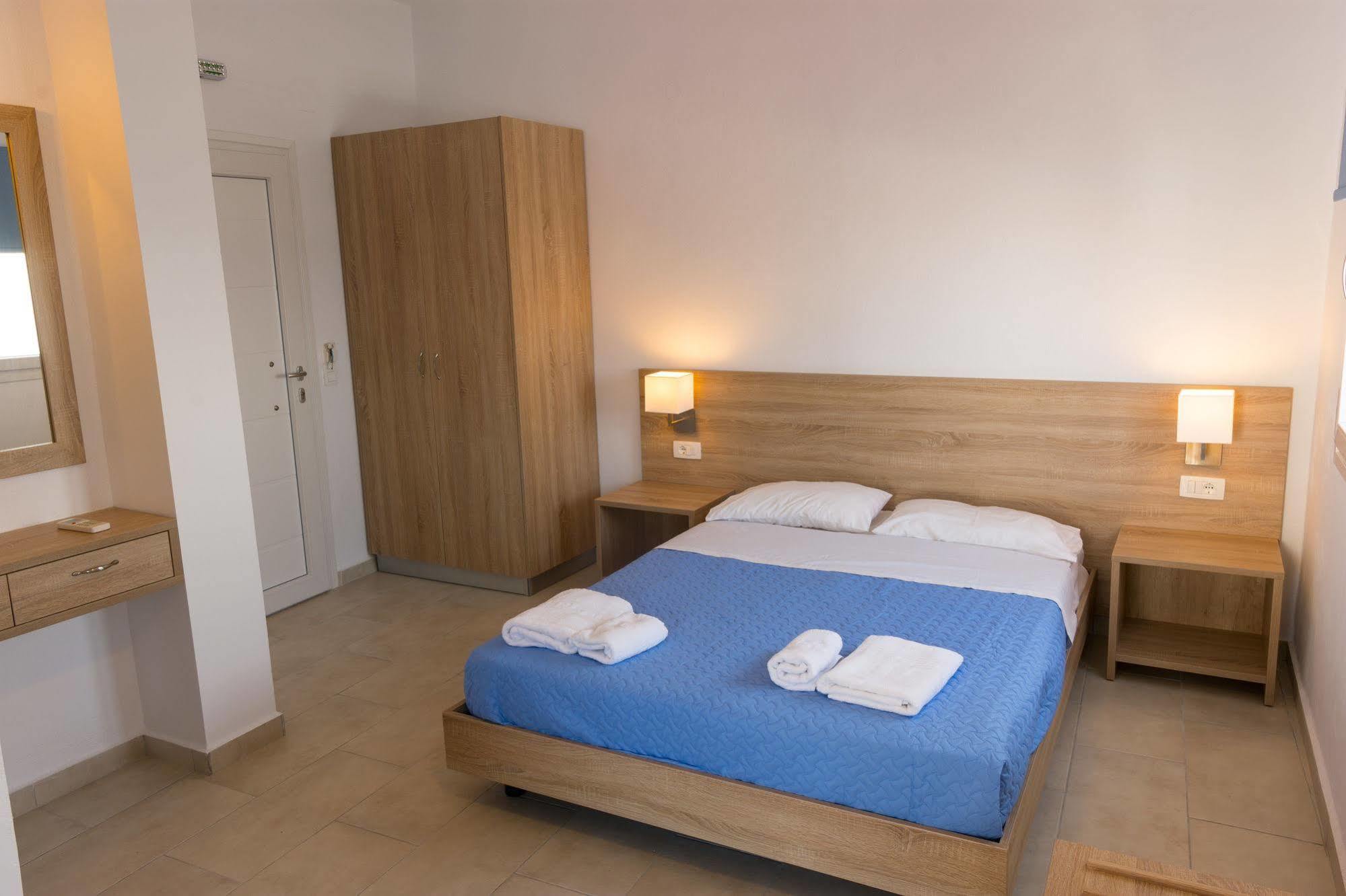 Socrates Apartmens & Restaurant ميلاتوس المظهر الخارجي الصورة