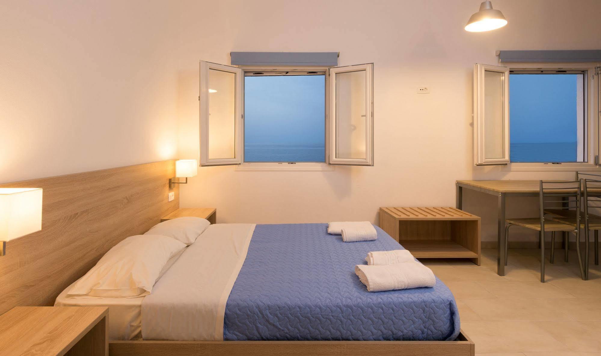 Socrates Apartmens & Restaurant ميلاتوس المظهر الخارجي الصورة